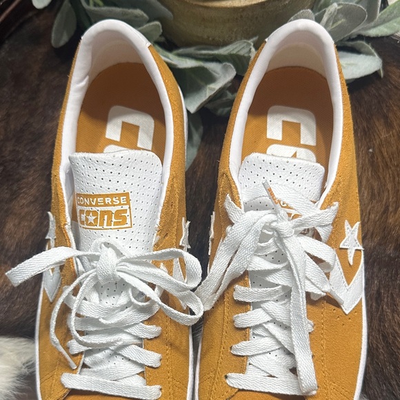 NWOT Converse mens leather Mustard Sneakers - Picture 2 of 8